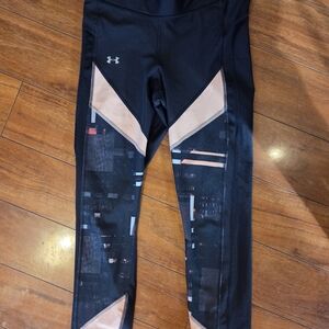 Womans Under Armour Black Leggings - SIZE MEDIUM